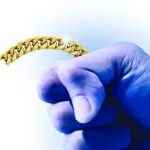 आळंदीजवळ जमीन विकासकाची ४ लाख रुपयांची सोनसाखळी लुटली | पुणे बातम्या