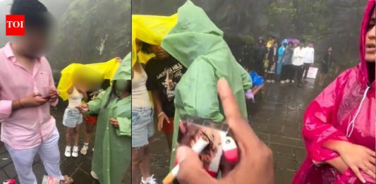‘हे आमचे मंदिर आहे’: दिल्लीतील पर्यटकांना महाराष्ट्राच्या लोहगड किल्ल्यावर धुम्रपान करण्यासाठी स्थानिकाने शिकविले